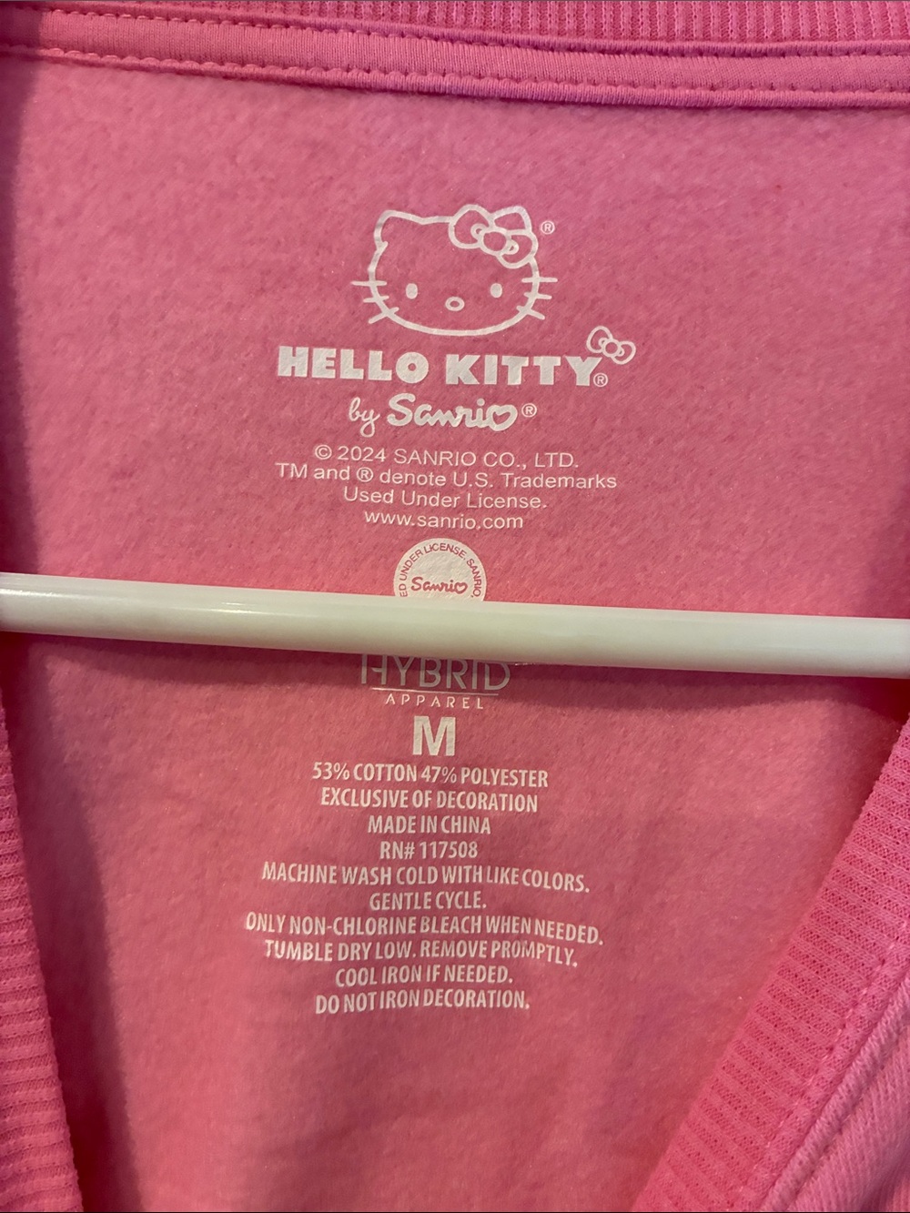 Hello Kitty Size Medium Hot Pink Crewneck Sweatshirt with Holiday Graphic - Picture 2 of 9